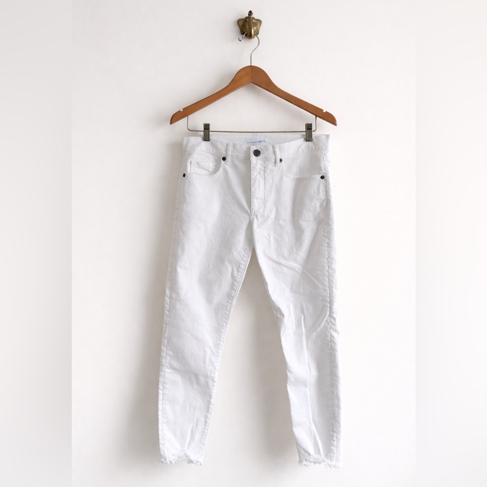LOFT Skinny‎ Crop Jeans with Chewed Hem in White size 6, waist 28
